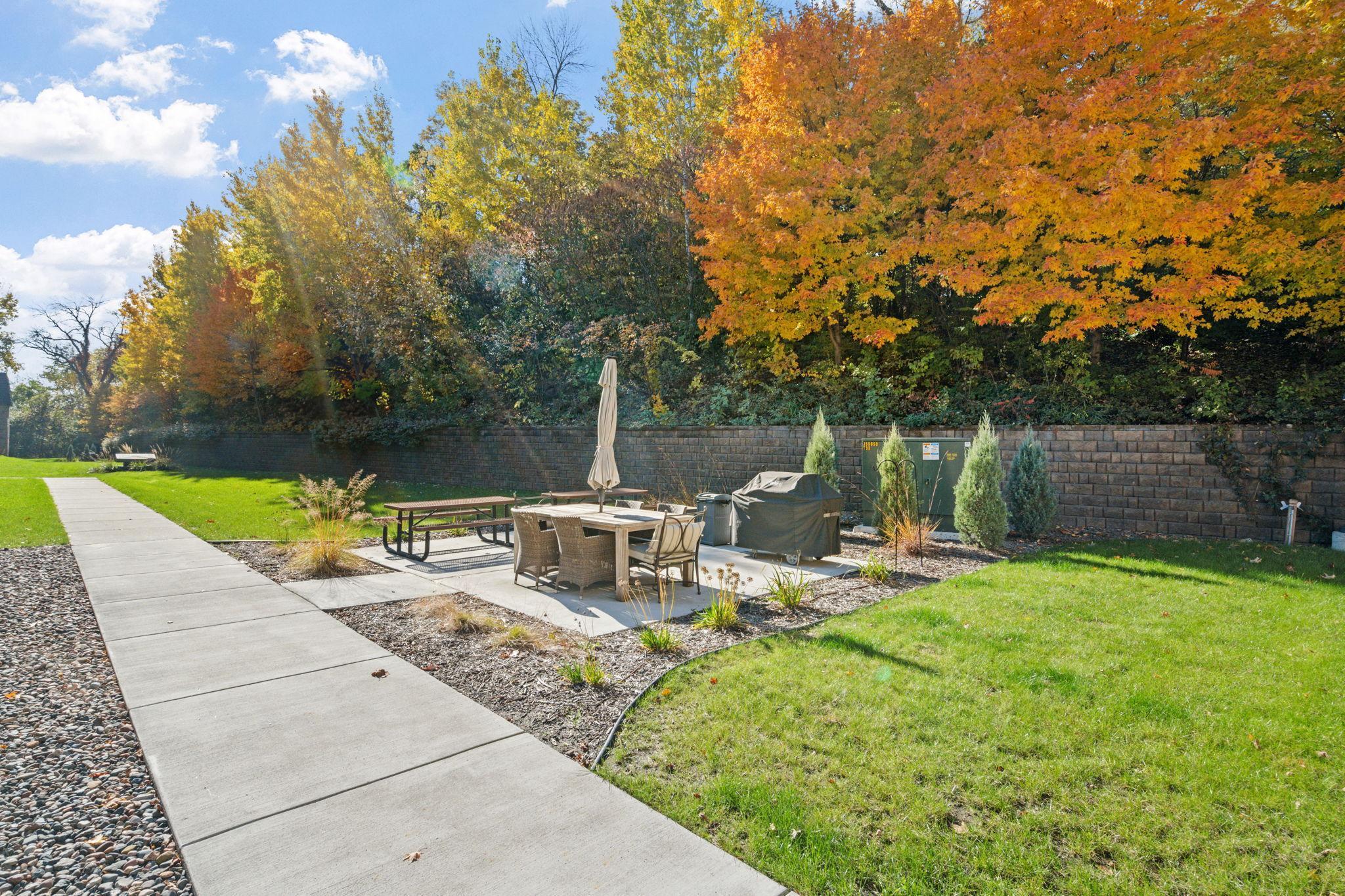 205 Barry Avenue South, Unit 114 Wayzata, MN 55391 - Photo 34 of 40