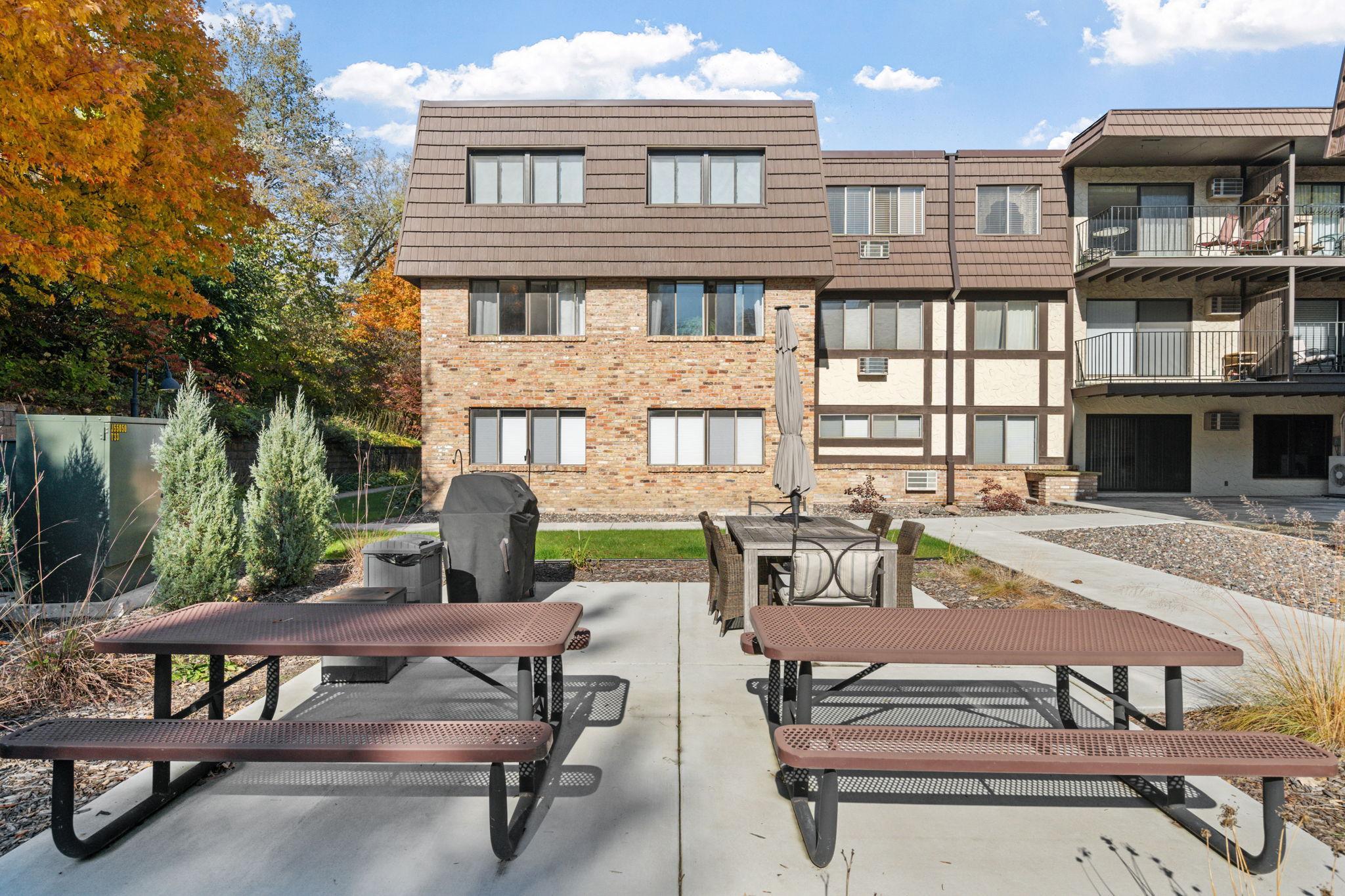 205 Barry Avenue South, Unit 114 Wayzata, MN 55391 - Photo 35 of 40