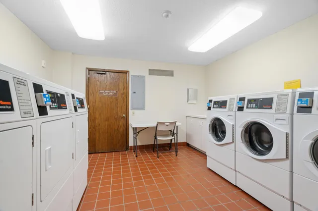 $250,000 | 205 Barry Avenue South, Unit 114, Wayzata, MN 55391