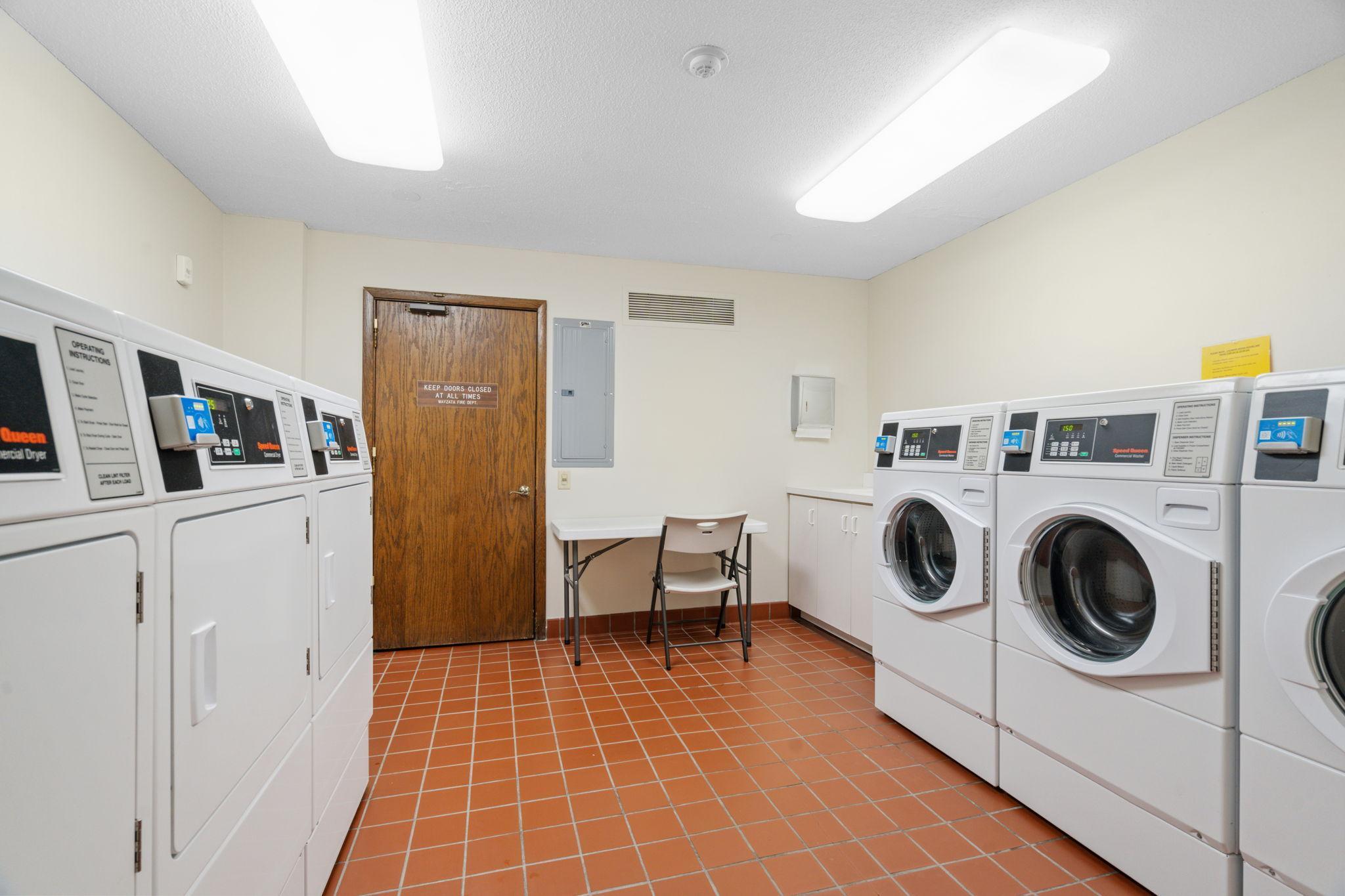 205 Barry Avenue South, Unit 114 Wayzata, MN 55391 - Photo 36 of 40