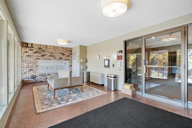 $250,000 | 205 Barry Avenue South, Unit 114, Wayzata, MN 55391