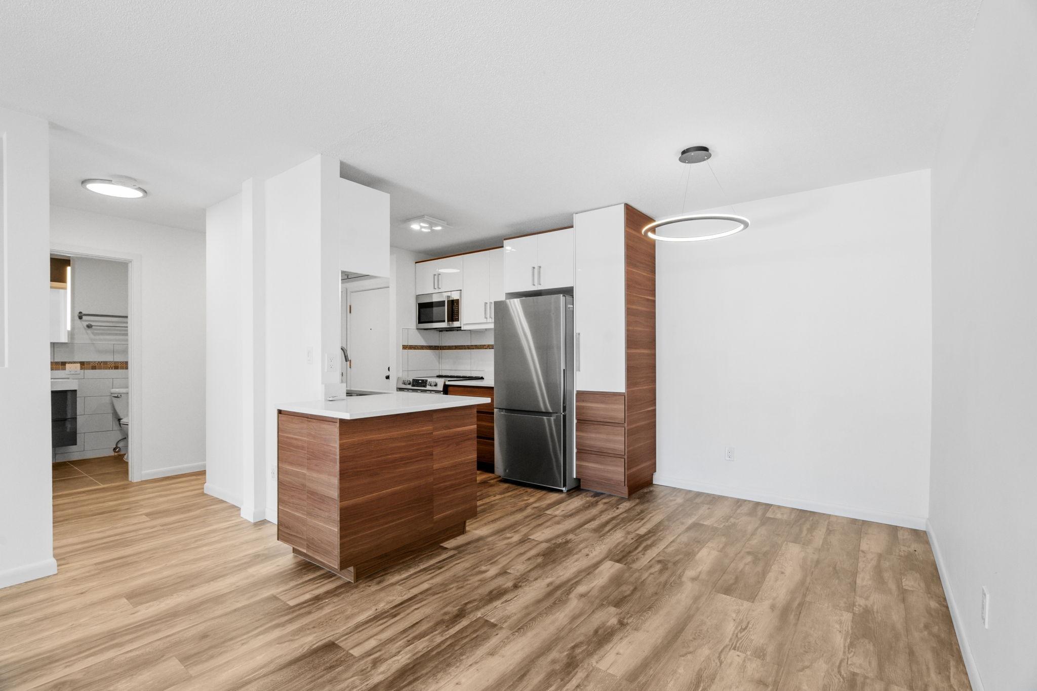 205 Barry Avenue South, Unit 114 Wayzata, MN 55391 - Photo 8 of 40