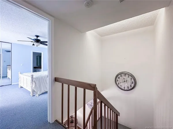 a view of entryway with livingroom