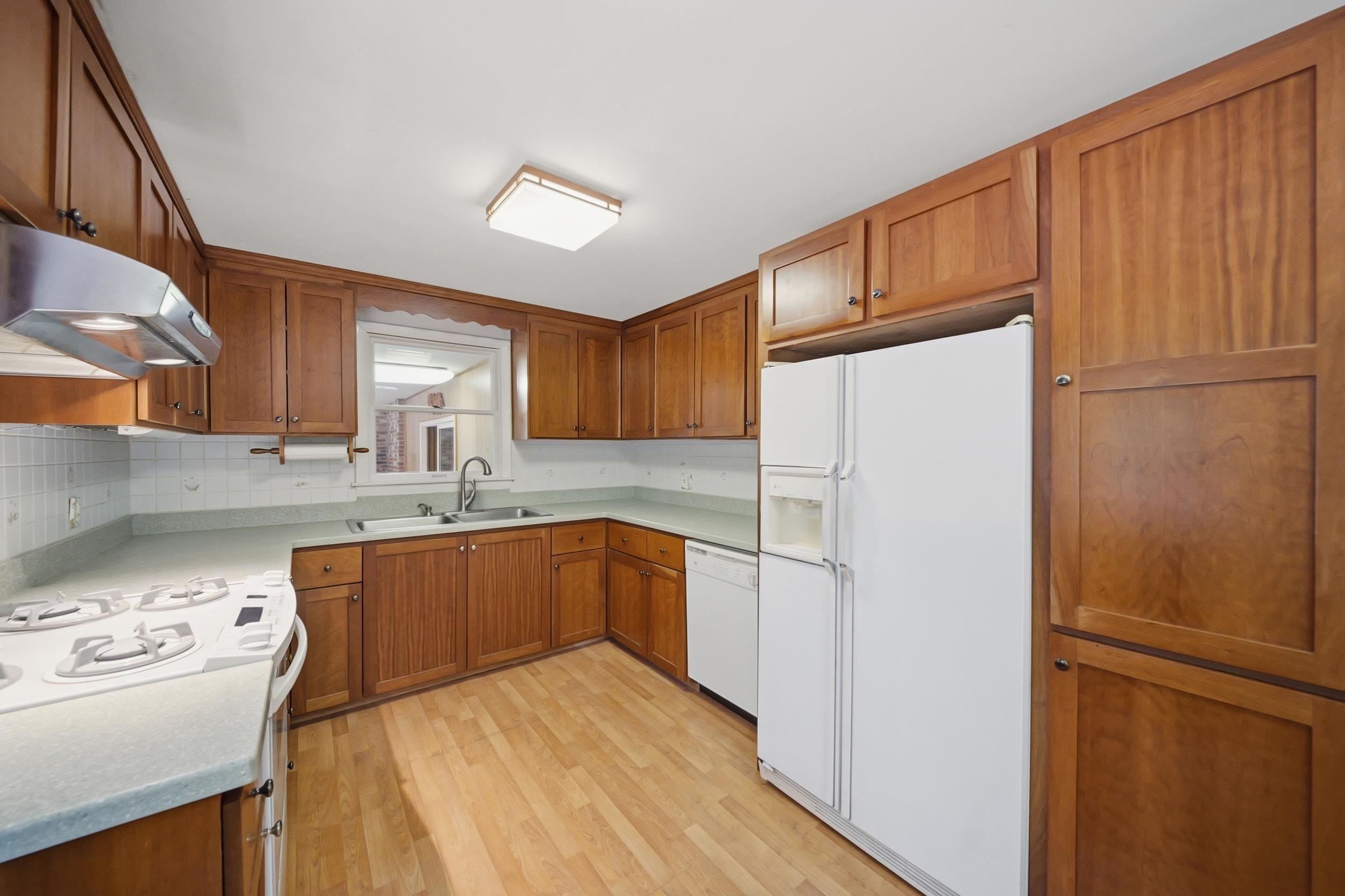 8 Escumbuit Road Derry, NH 03038 - Photo 19 of 59