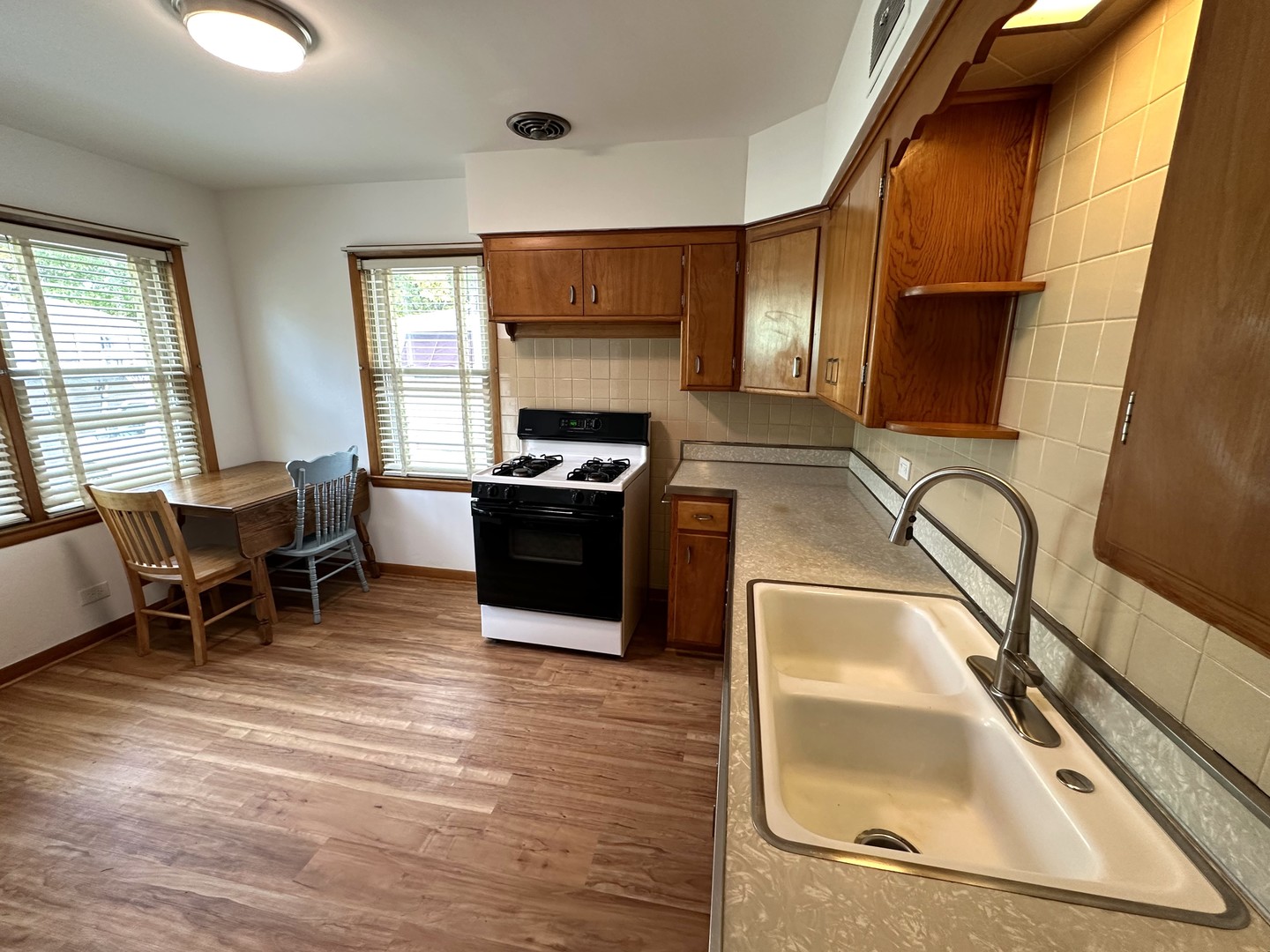 210 West Quincy Street Riverside, IL 60546 - Photo 13 of 26 Gallery Image 13