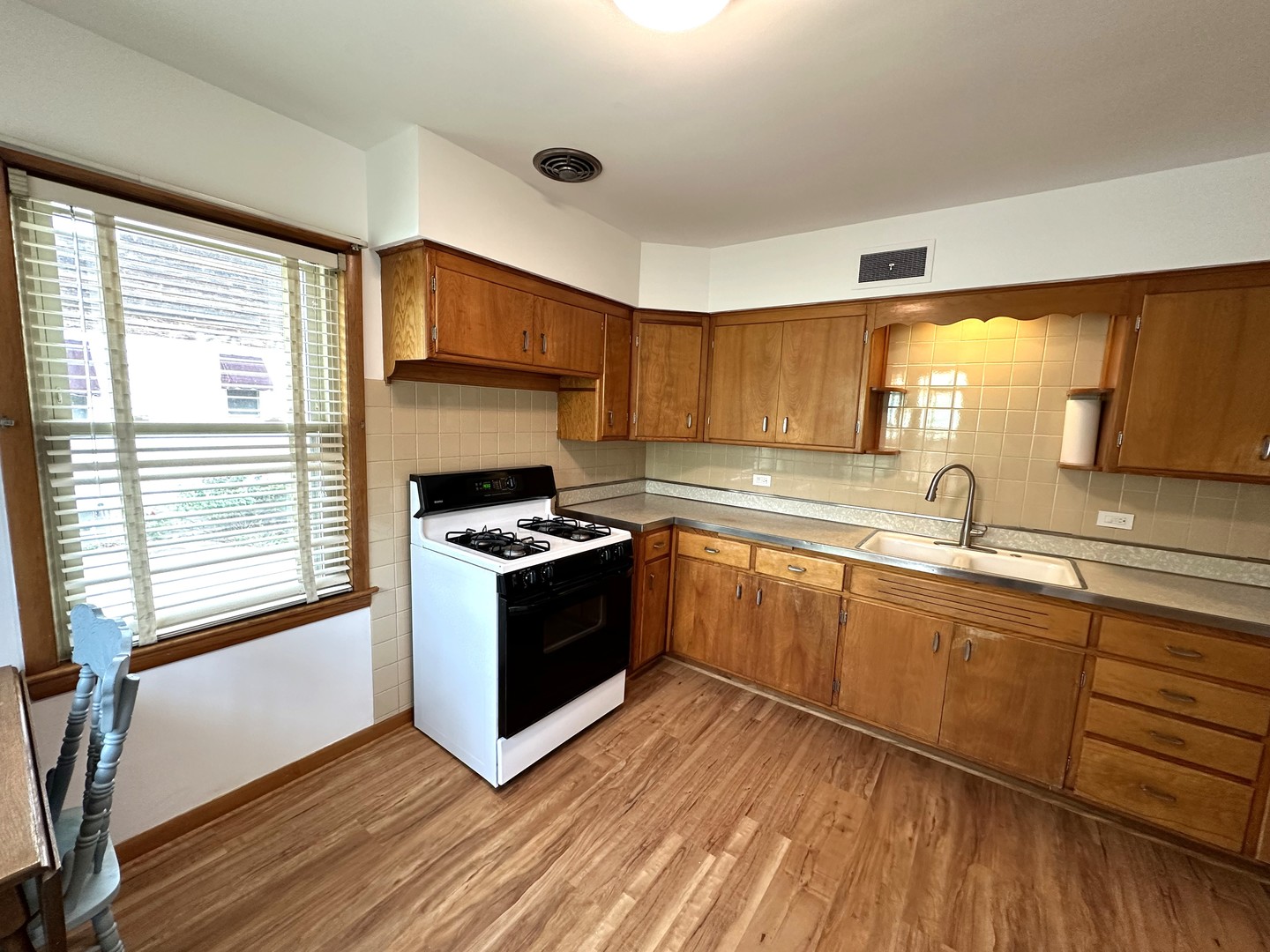 210 West Quincy Street Riverside, IL 60546 - Photo 15 of 26 Gallery Image 15