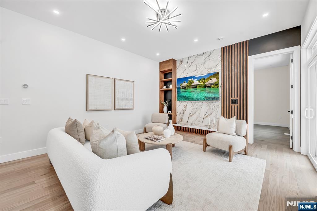 623 Alberta Drive Paramus, NJ 07652 - Photo 16 of 48