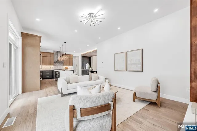 $1,999,995 | 623 Alberta Drive, Paramus, NJ 07652