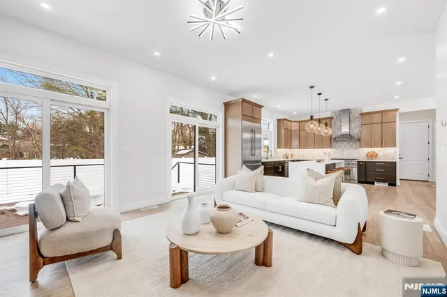 $1,999,995 | 623 Alberta Drive, Paramus, NJ 07652