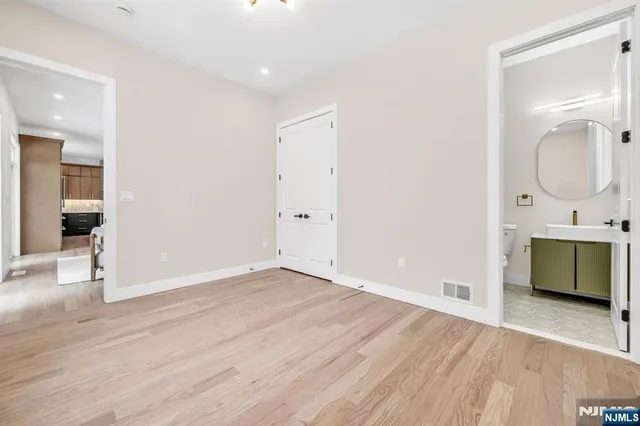 $1,999,995 | 623 Alberta Drive, Paramus, NJ 07652