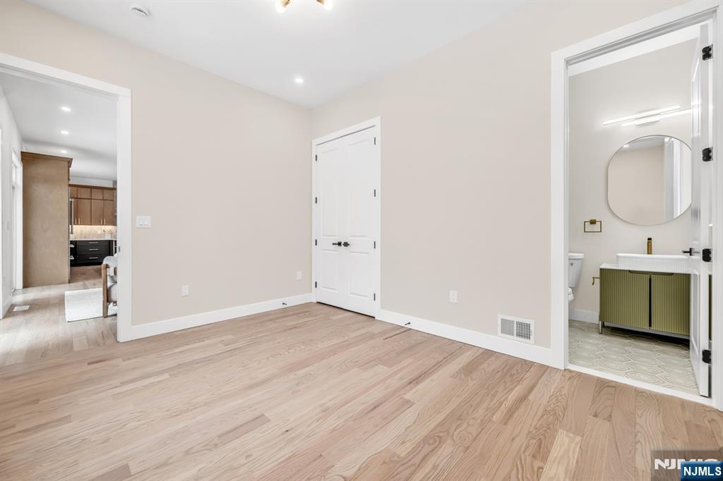 623 Alberta Drive Paramus, NJ 07652 - Photo 20 of 48