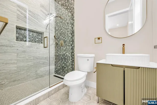 $1,999,995 | 623 Alberta Drive, Paramus, NJ 07652