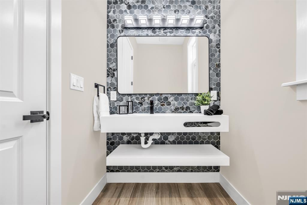 623 Alberta Drive Paramus, NJ 07652 - Photo 22 of 48