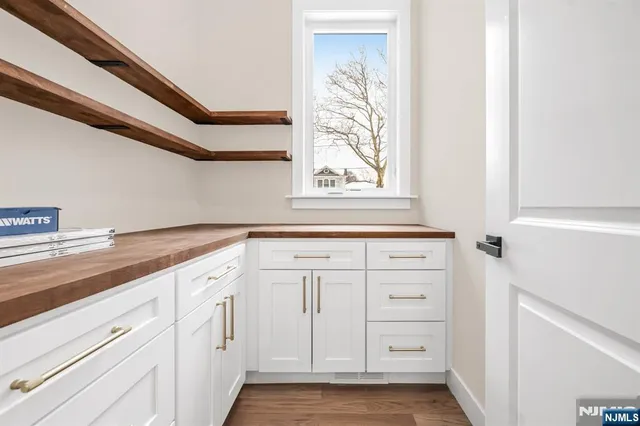 $1,999,995 | 623 Alberta Drive, Paramus, NJ 07652