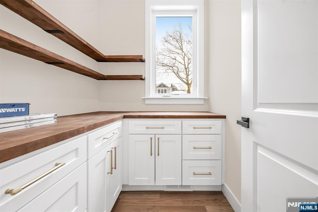 623 Alberta Drive Paramus, NJ 07652 - Photo 23 of 48