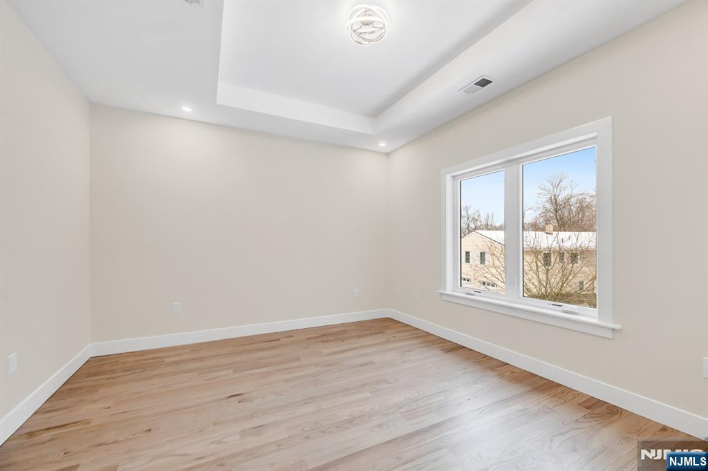 623 Alberta Drive Paramus, NJ 07652 - Photo 25 of 48