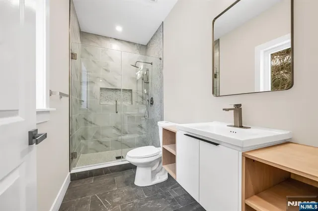 $1,999,995 | 623 Alberta Drive, Paramus, NJ 07652