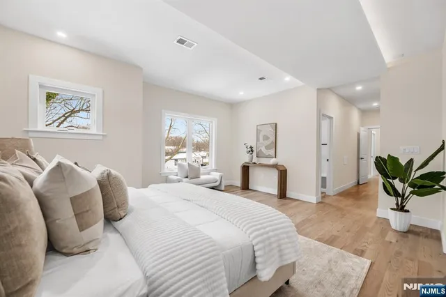 $1,999,995 | 623 Alberta Drive, Paramus, NJ 07652