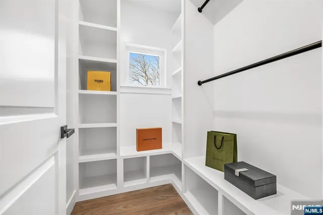 $1,999,995 | 623 Alberta Drive, Paramus, NJ 07652