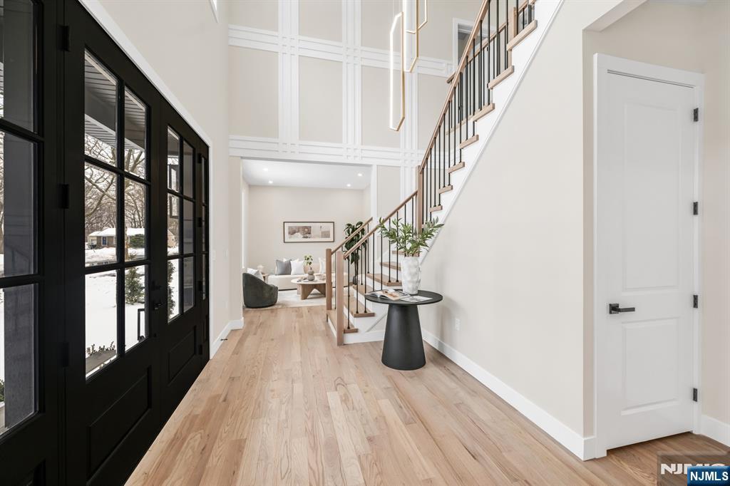 623 Alberta Drive Paramus, NJ 07652 - Photo 3 of 48