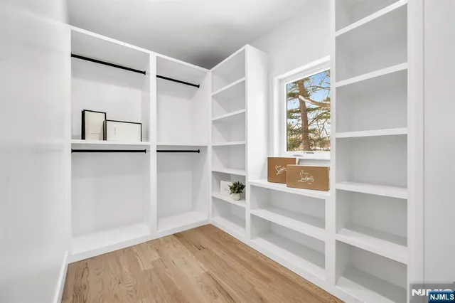 $1,999,995 | 623 Alberta Drive, Paramus, NJ 07652