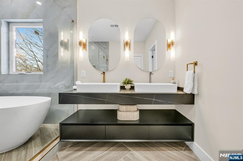 623 Alberta Drive Paramus, NJ 07652 - Photo 34 of 48