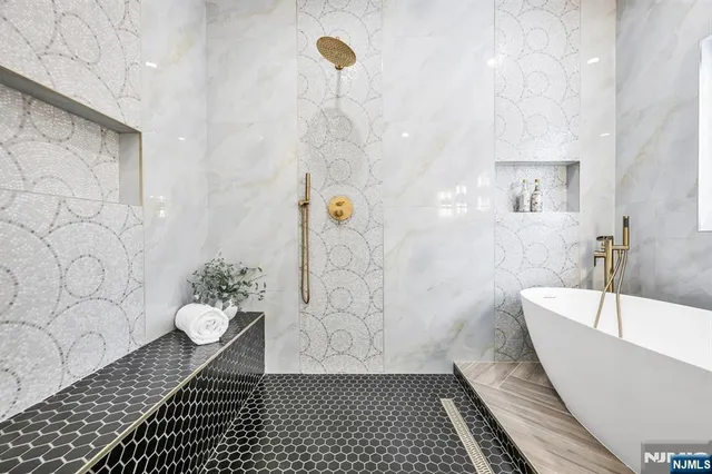 $1,999,995 | 623 Alberta Drive, Paramus, NJ 07652