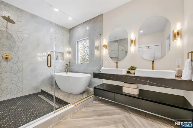 $1,999,995 | 623 Alberta Drive, Paramus, NJ 07652