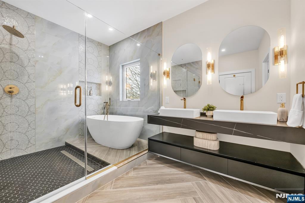 623 Alberta Drive Paramus, NJ 07652 - Photo 36 of 48