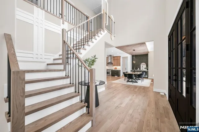 $1,999,995 | 623 Alberta Drive, Paramus, NJ 07652