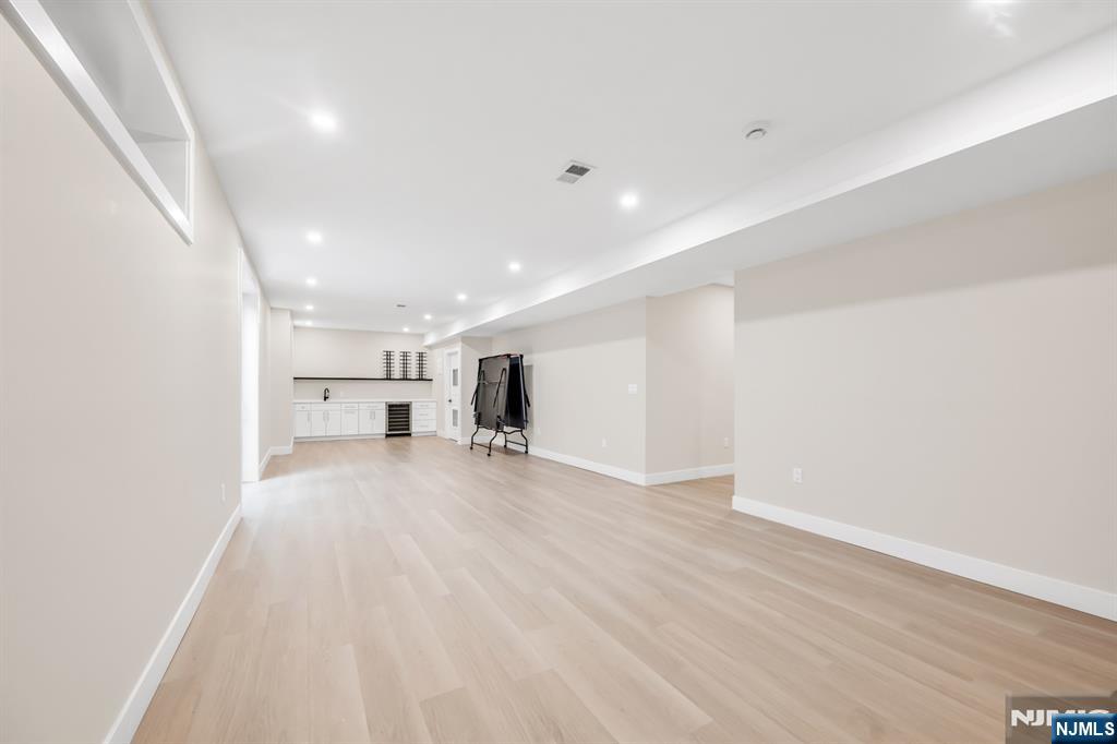 623 Alberta Drive Paramus, NJ 07652 - Photo 44 of 48