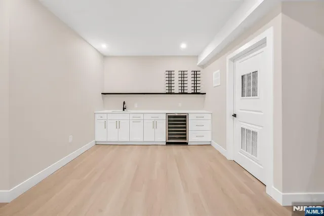 $1,999,995 | 623 Alberta Drive, Paramus, NJ 07652