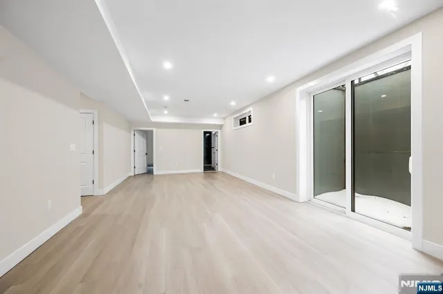 $1,999,995 | 623 Alberta Drive, Paramus, NJ 07652