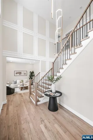 $1,999,995 | 623 Alberta Drive, Paramus, NJ 07652