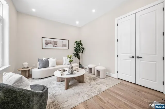 $1,999,995 | 623 Alberta Drive, Paramus, NJ 07652