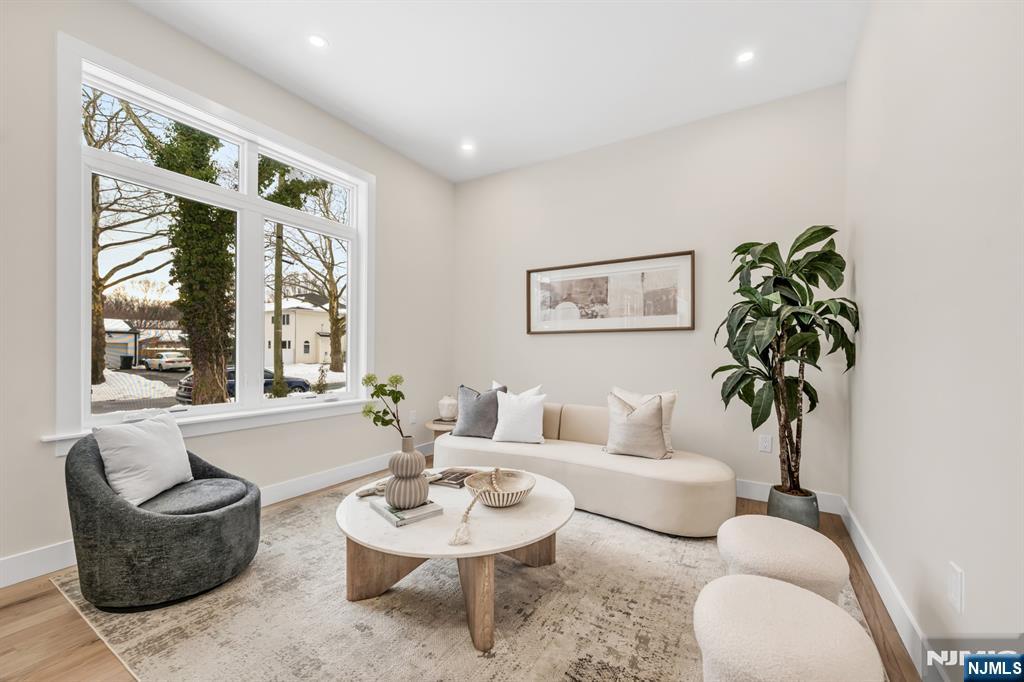 623 Alberta Drive Paramus, NJ 07652 - Photo 7 of 48