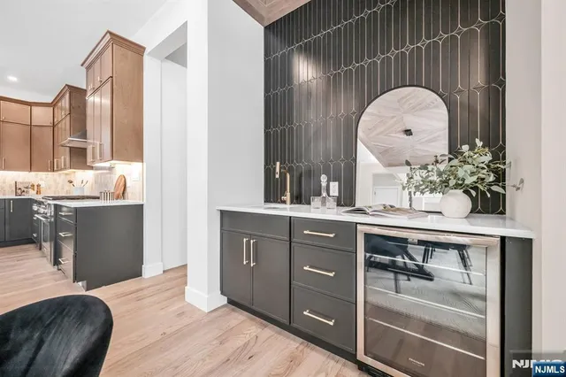 $1,999,995 | 623 Alberta Drive, Paramus, NJ 07652