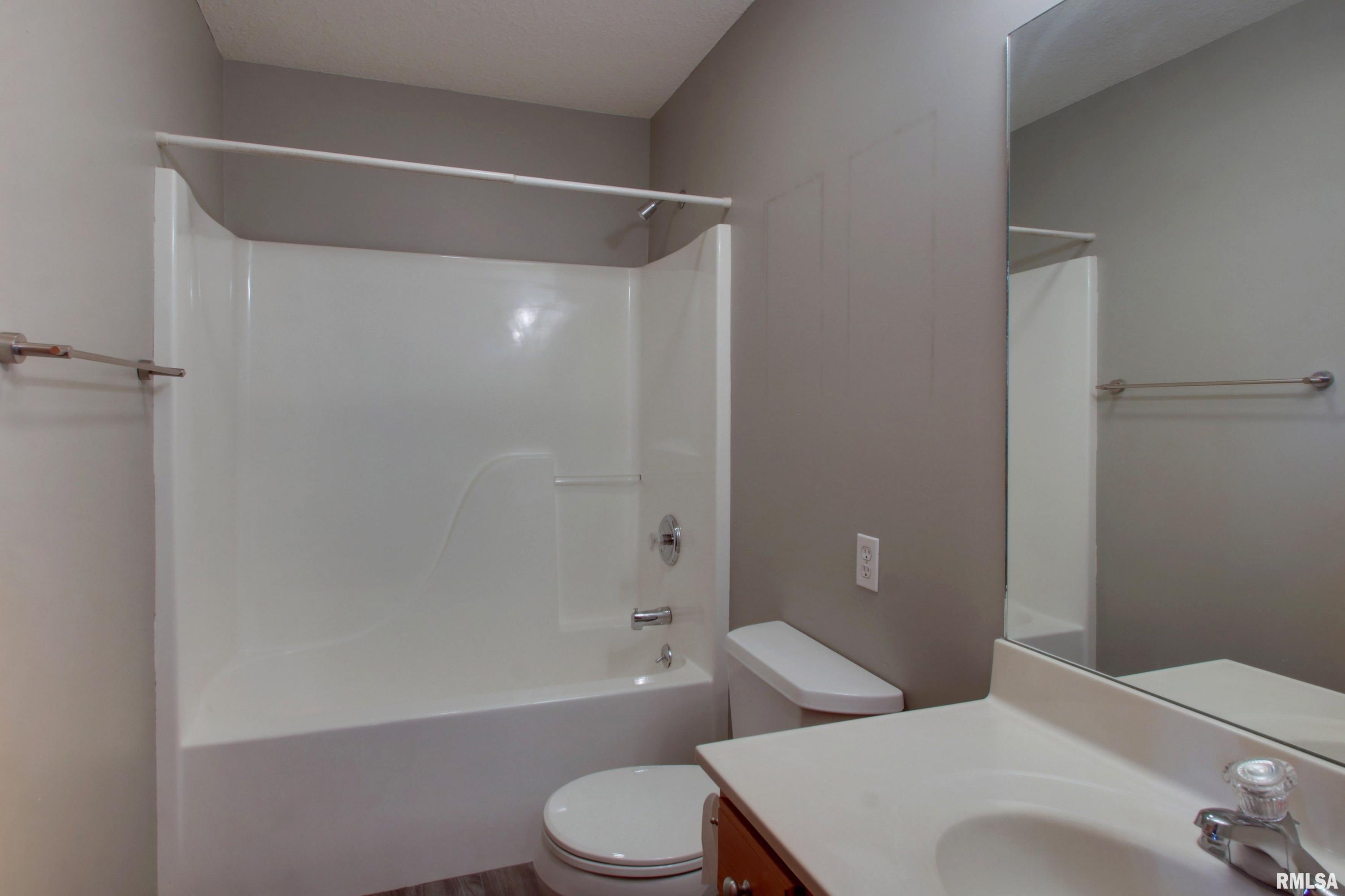 1300 Cadbury Ridge Quincy, IL 62305 - Photo 13 of 23