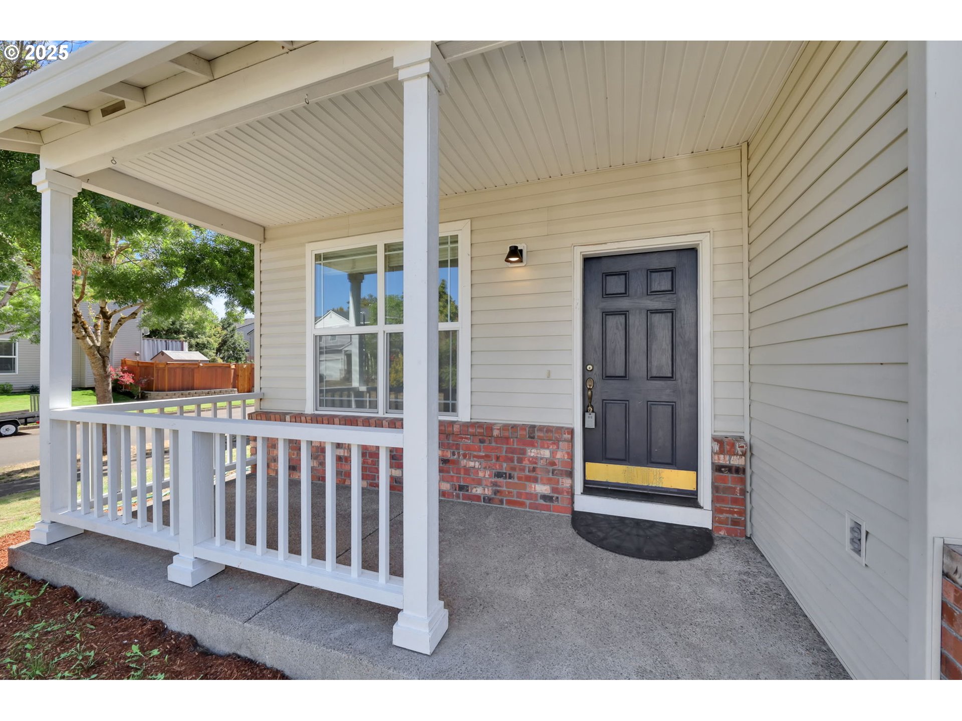 3906 Century Drive Eugene, OR 97402 - Photo 3 of 33