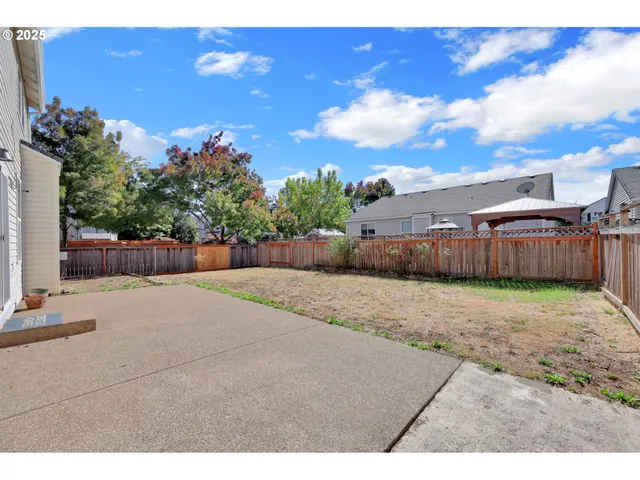a view of a backyard of the house
