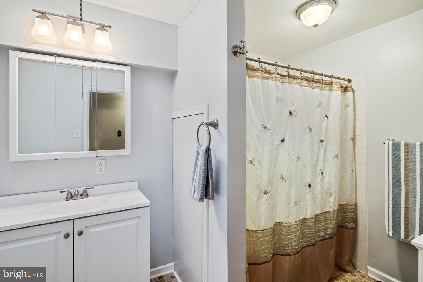 10108 West Keswick Road Philadelphia, PA 19114 - Photo 21 of 38 Updated full bathroom