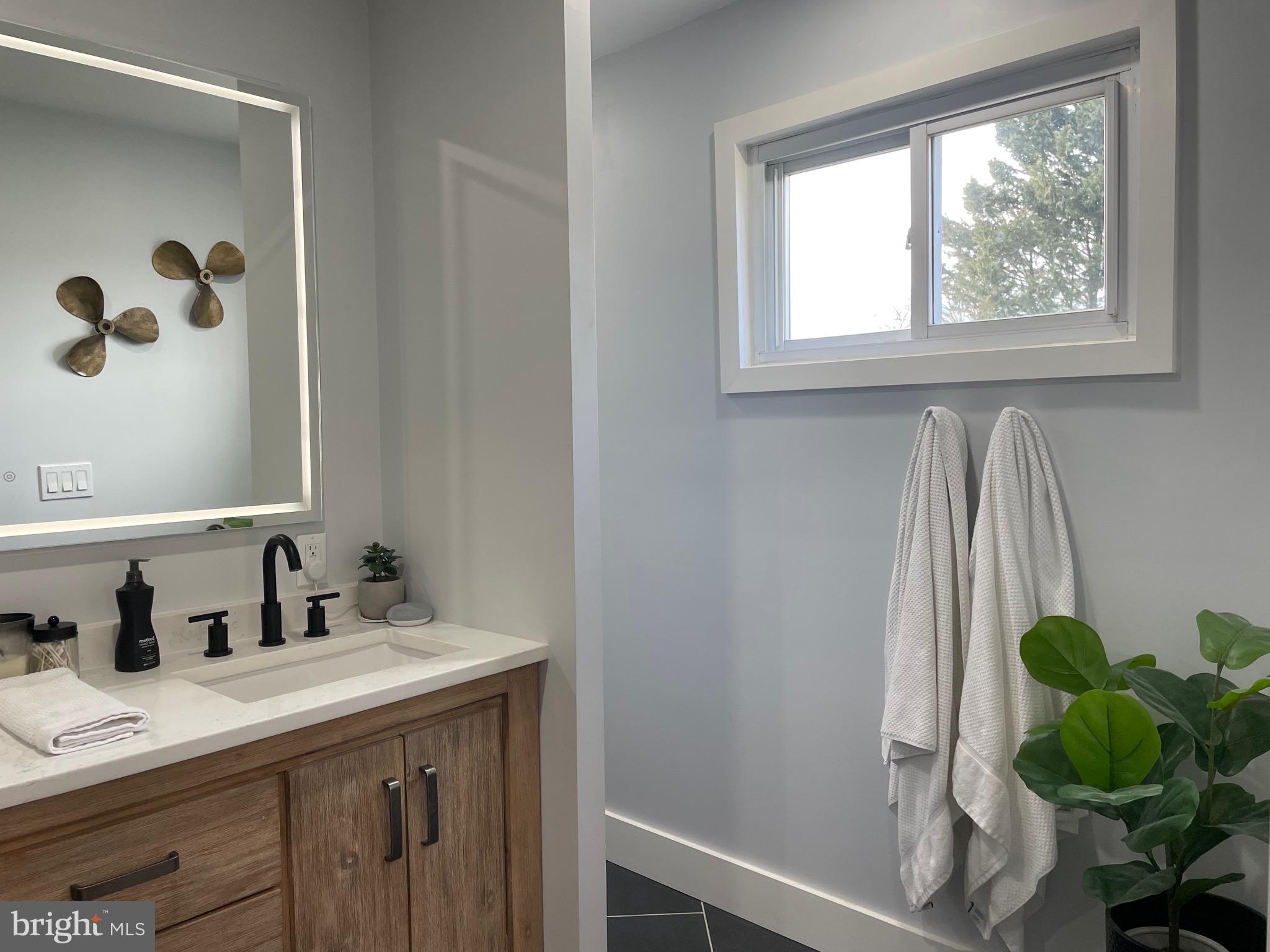 923 Short Road Dundalk, MD 21222 - Photo 13 of 17 Primary Bath