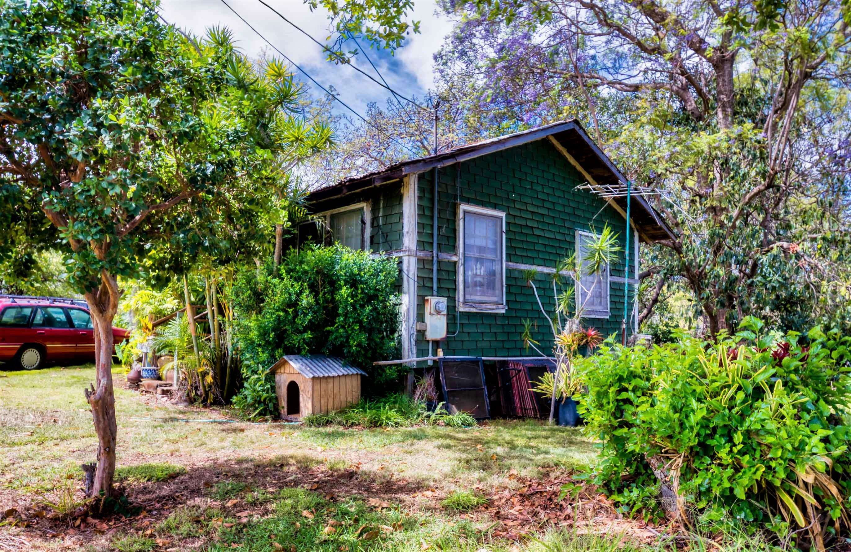 3050 Lower Kula Road Kula, HI 96790 - Photo 5 of 23 a backyard of a house with seating space