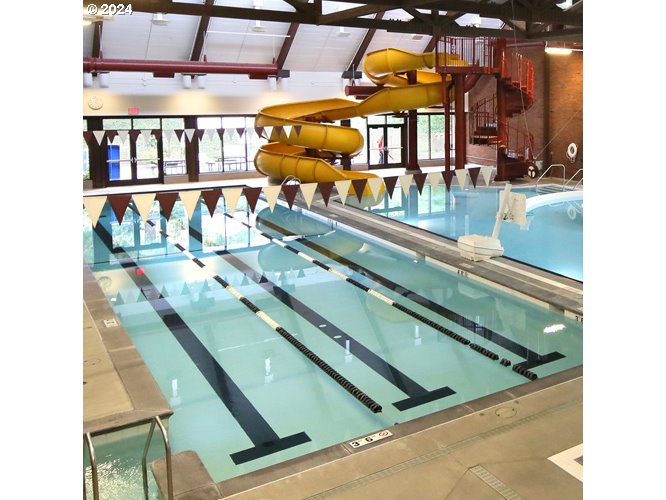 86 Kingsgate Road, Unit I201 Lake Oswego, OR 97035 - Photo 42 of 47 Community Pool