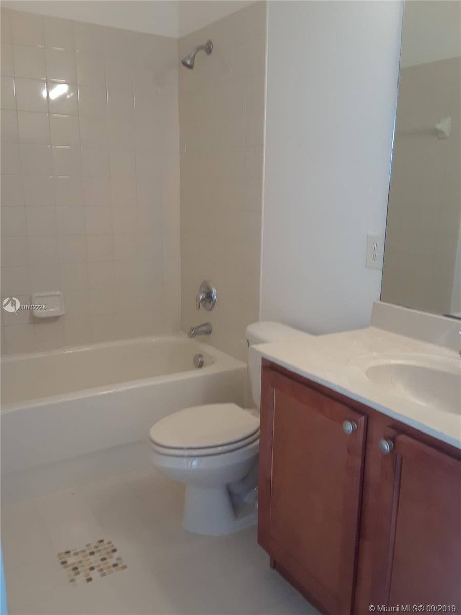3168 Northeast 11th Street Homestead, FL 33033 - Photo 14 of 24 Full Bath 1
