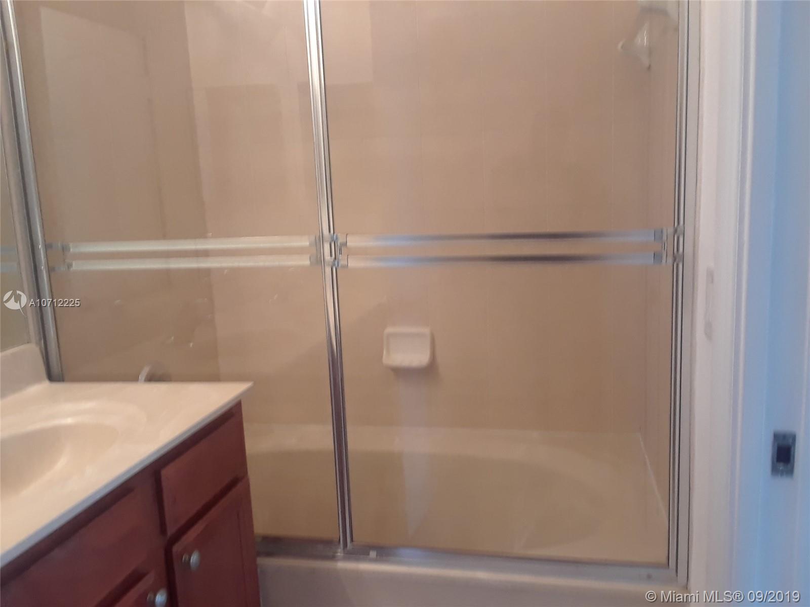 3168 Northeast 11th Street Homestead, FL 33033 - Photo 7 of 24 Master Bath