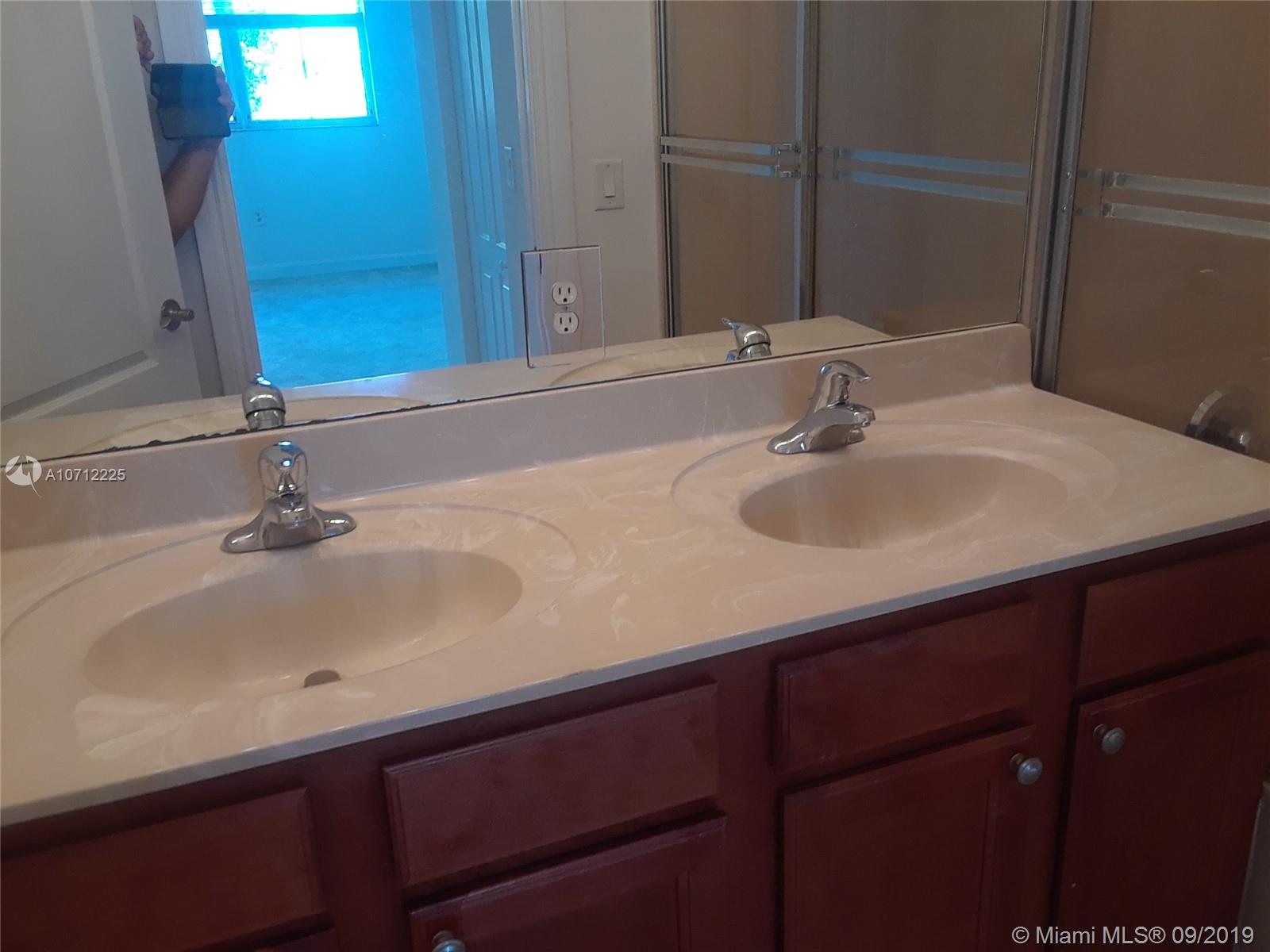 3168 Northeast 11th Street Homestead, FL 33033 - Photo 8 of 24 Master Bath
