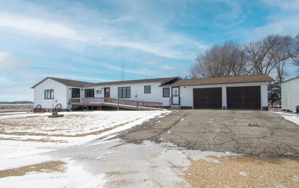 $599,900 | 48994 County Road 13, St. Peter, MN 56082