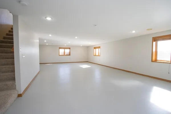 $599,900 | 48994 County Road 13, St. Peter, MN 56082