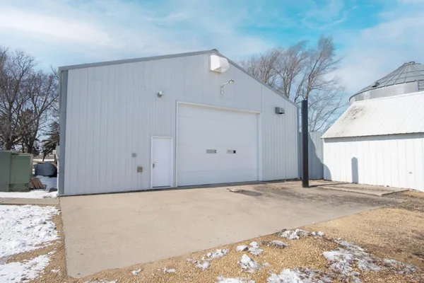 $599,900 | 48994 County Road 13, St. Peter, MN 56082